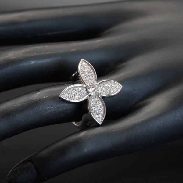 Bague Fleur Or Blanc joaillerie Cannes