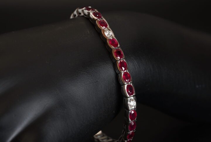 Bracelet Or Gris Rubis et Diamants joaillerie Cannes