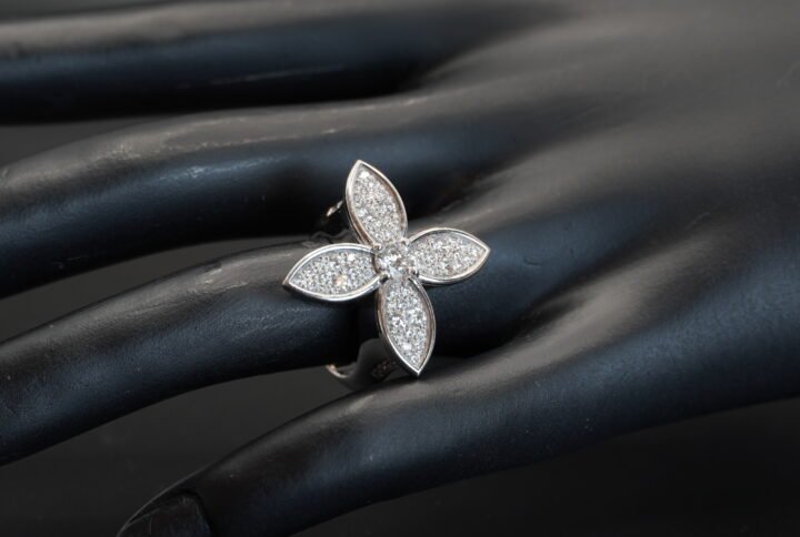 Bague Fleur Or Blanc joaillerie Cannes