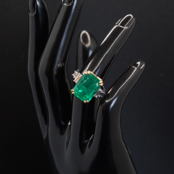 Bague Émeraude et Diamants joaillerie Cannes