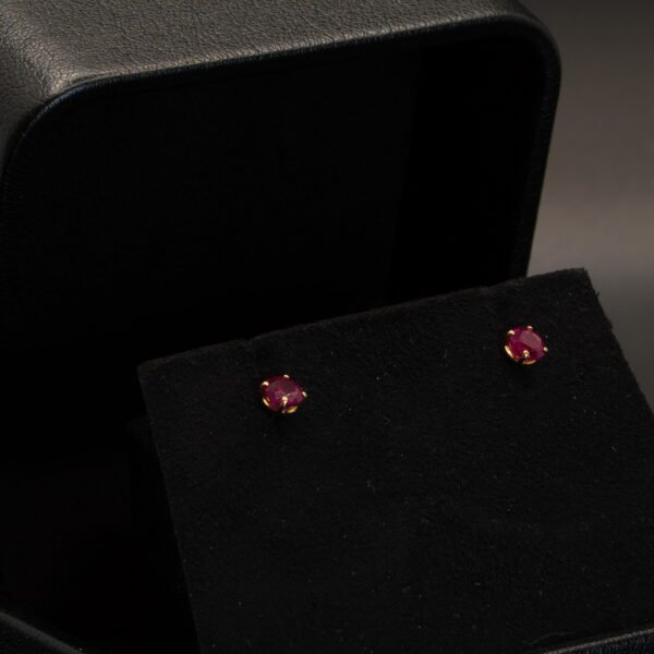 Clous d’oreilles Rubis joaillerie Cannes