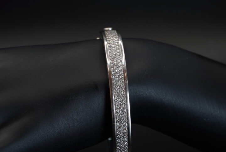 Bracelet Rigide Or Gris et Diamants joaillerie Cannes