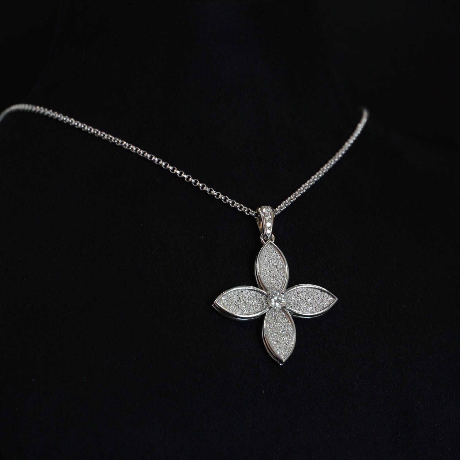 Pendentif Trèfle, Or Blanc Diamants, Occasion