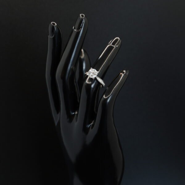 Bague Solitaire en Or Blanc et Diamants joaillerie Cannes