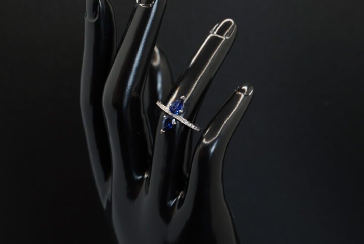 Bague Or Gris Saphirs Poires et Diamants Brillants joaillerie Cannes