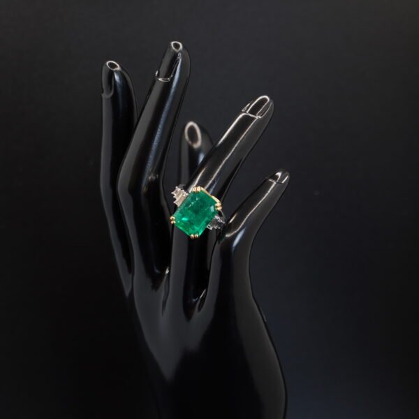 Bague Émeraude et Diamants joaillerie Cannes