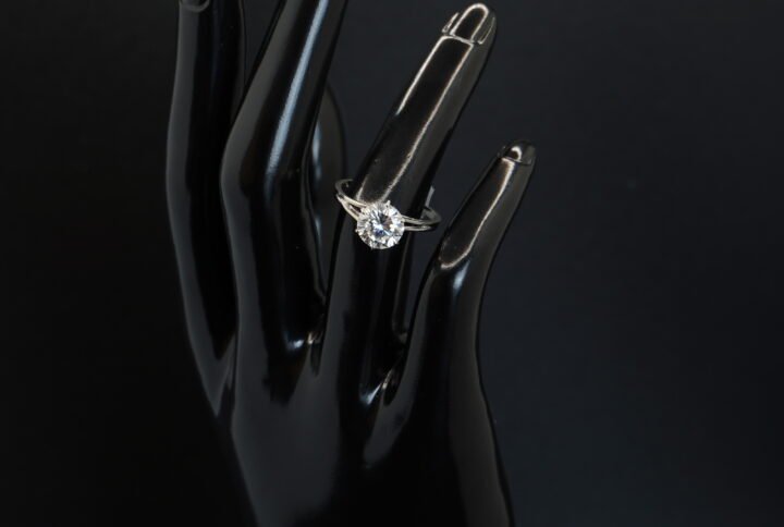 Bague Solitaire en Or Blanc 2,33 carats joaillerie Cannes