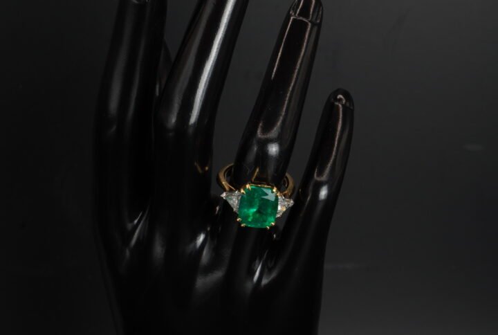 Bague Émeraude Diamants joaillerie Cannes