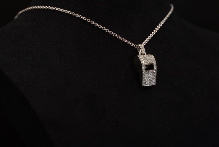 Pendentif Sifflet joaillerie Cannes