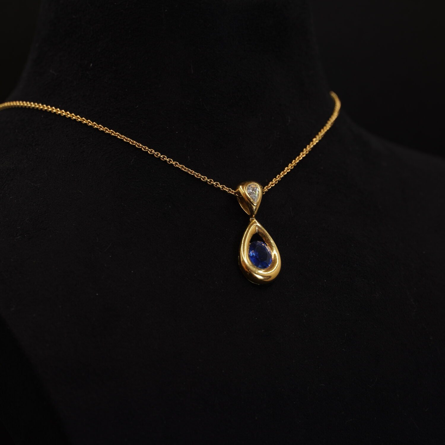 Pendentif Poire Saphir