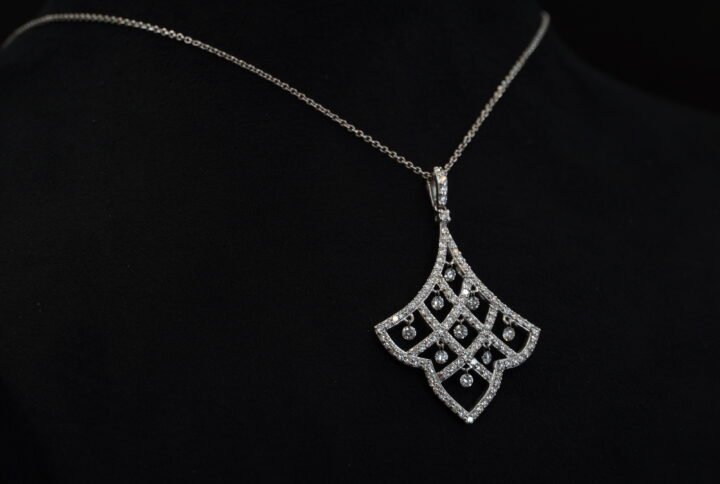 Pendentif Diamants Mobiles joaillerie Cannes