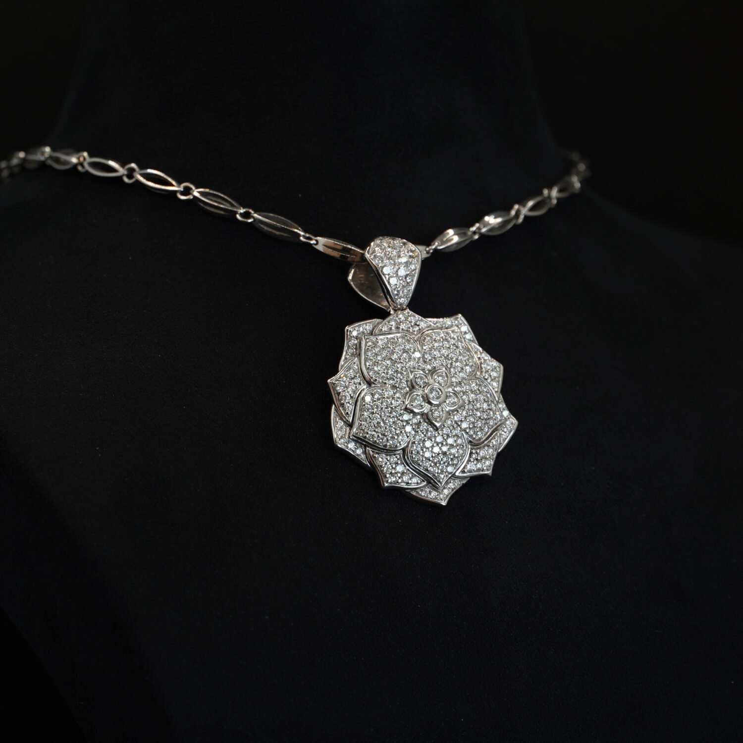 Pendentif Rosace, Occasion