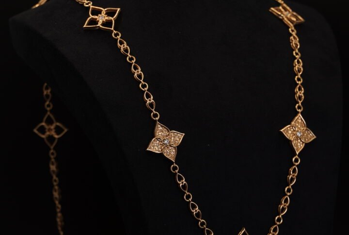 Sautoir Trèfles en Or Rose joaillerie Cannes