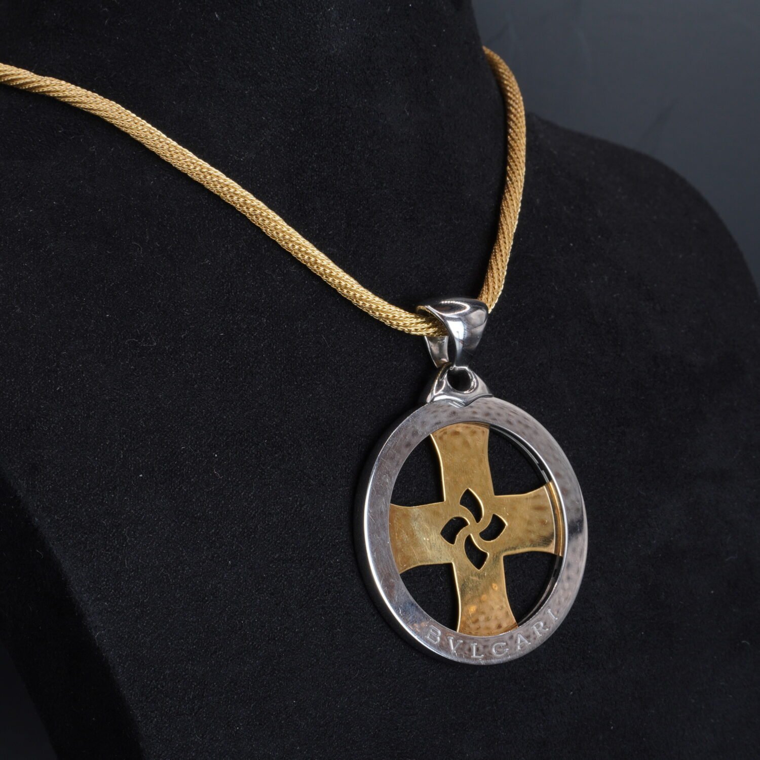 Pendentif Or et Acier Bulgari, Occasion