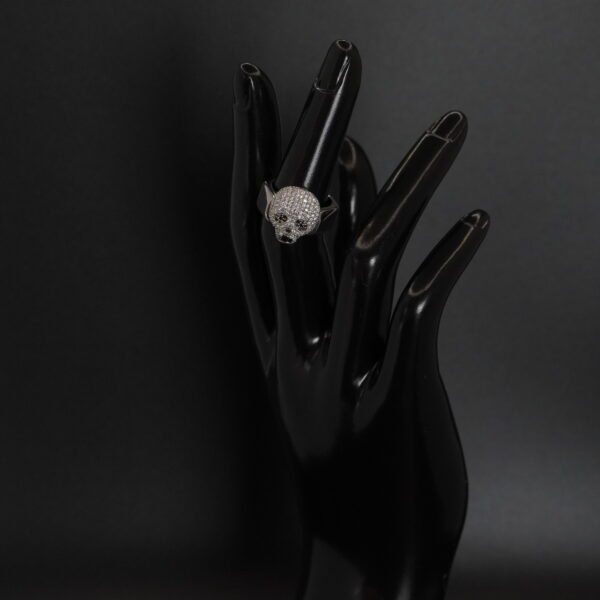 Bague “tête de mort”, Neuve joaillerie Cannes